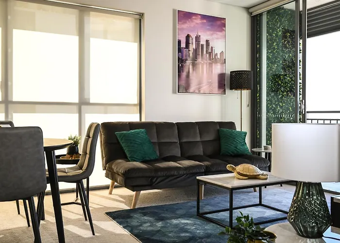 River View Apartment In Brisbane With Parking
