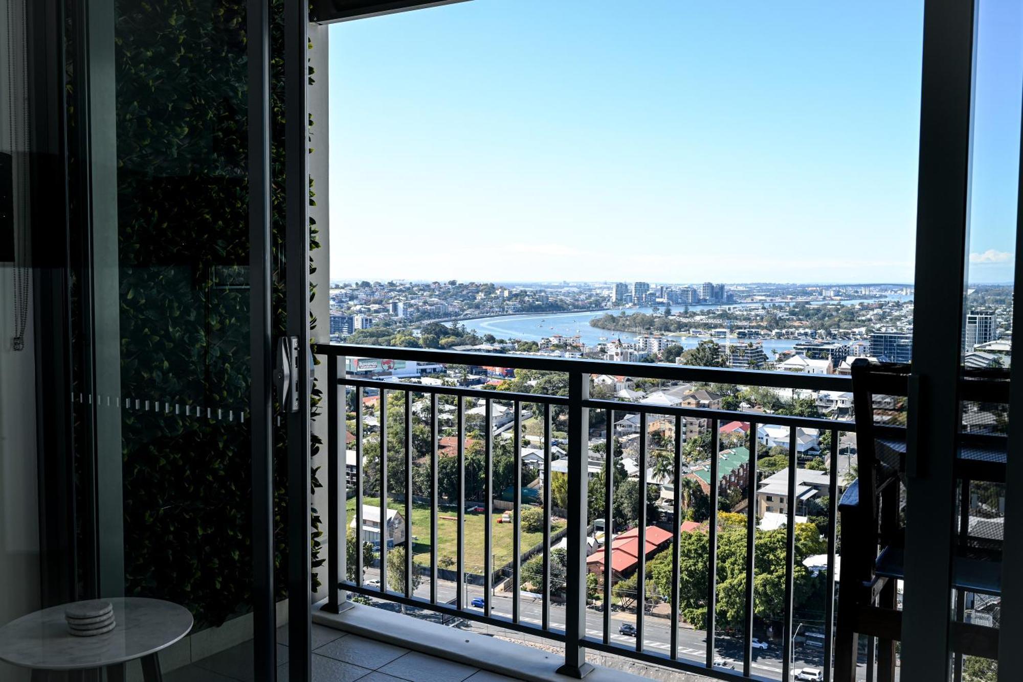 River View In With Parking *